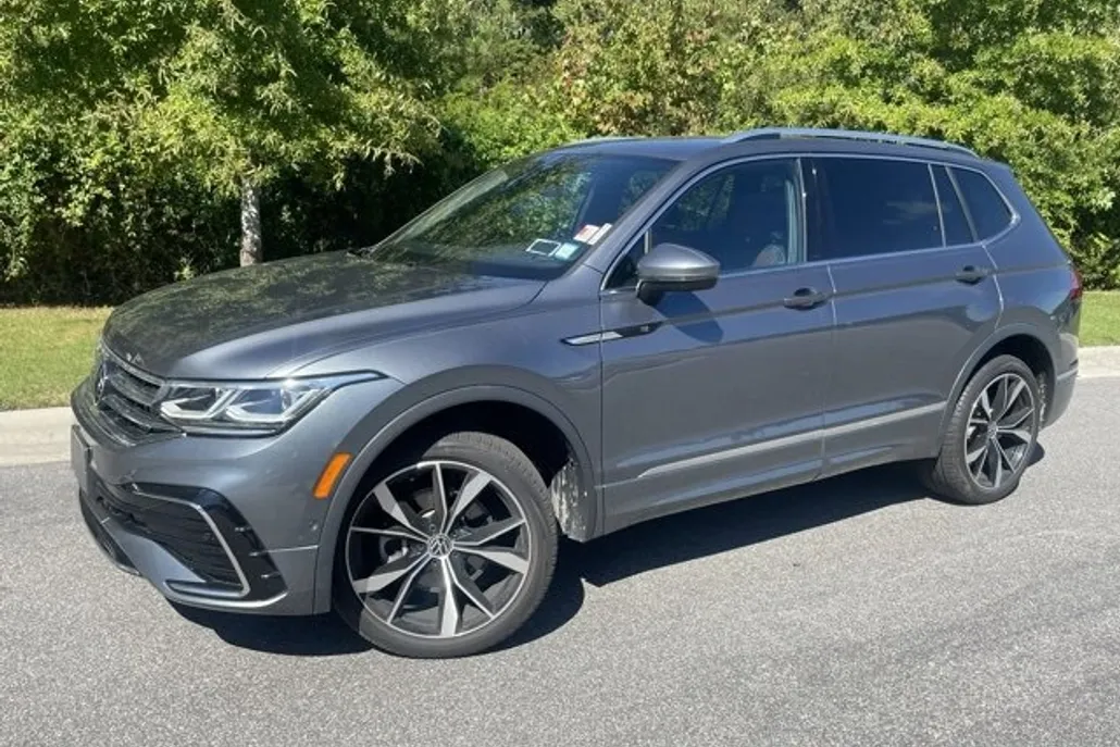 2022 Volkswagen Tiguan SEL Premium R-Line photo 1