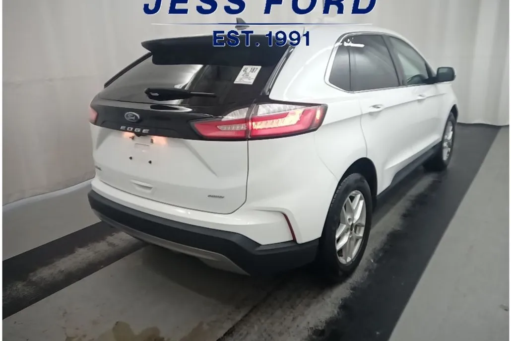 2023 Ford Edge SEL photo 1