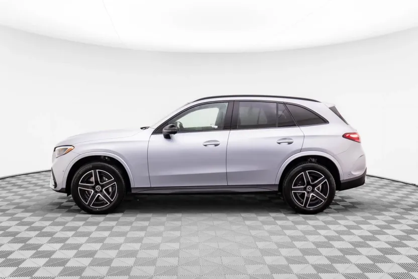 2025 Mercedes Benz GLC 300 4MATIC photo 1
