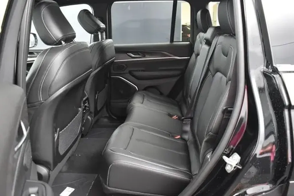 2025 Jeep Grand Cherokee Limited photo 1