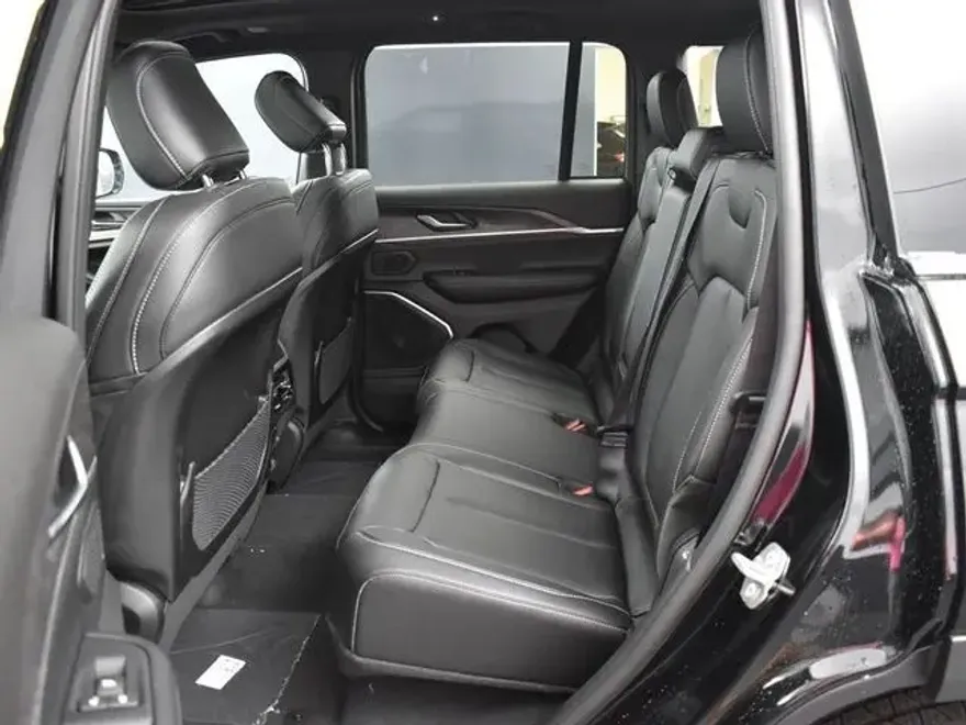 2025 Jeep Grand Cherokee Limited photo 1