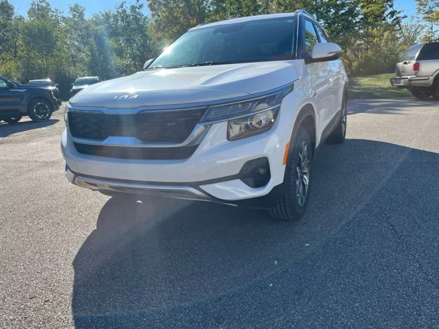 2023 Kia Seltos EX photo 1