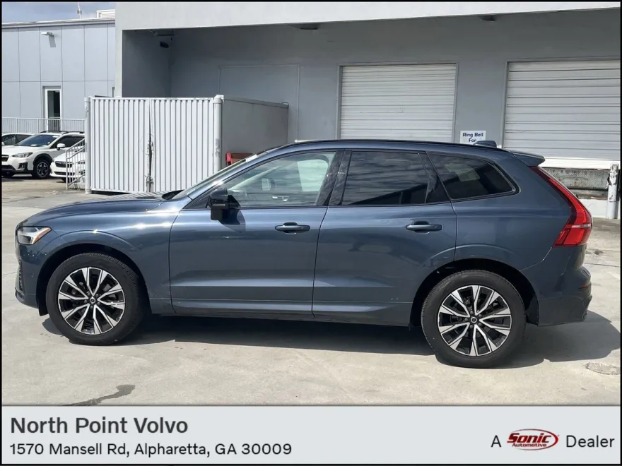 2023 Volvo XC60 B5 Plus photo 1