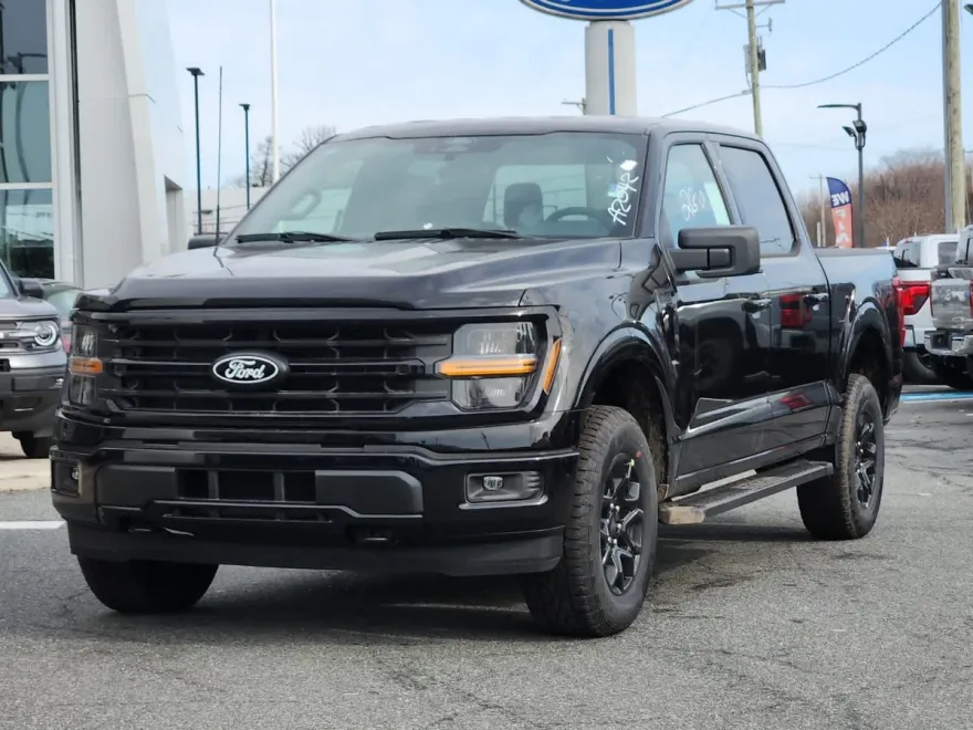2025 Ford F-150 XLT photo 1