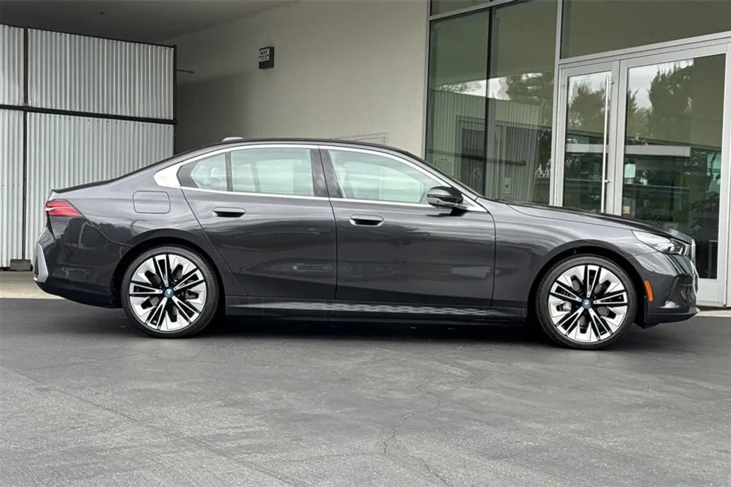 2025 Bmw i5 eDrive40 photo 1