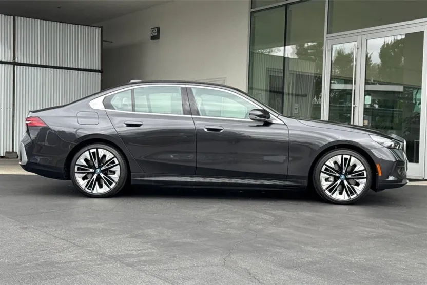 2025 Bmw i5 eDrive40 photo 1