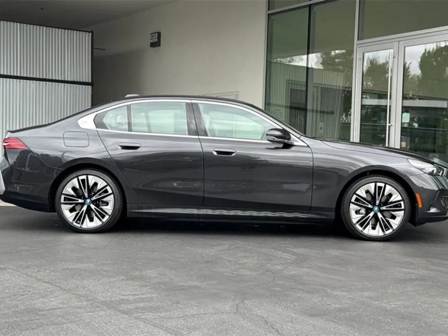 2025 Bmw i5 eDrive40 photo 1