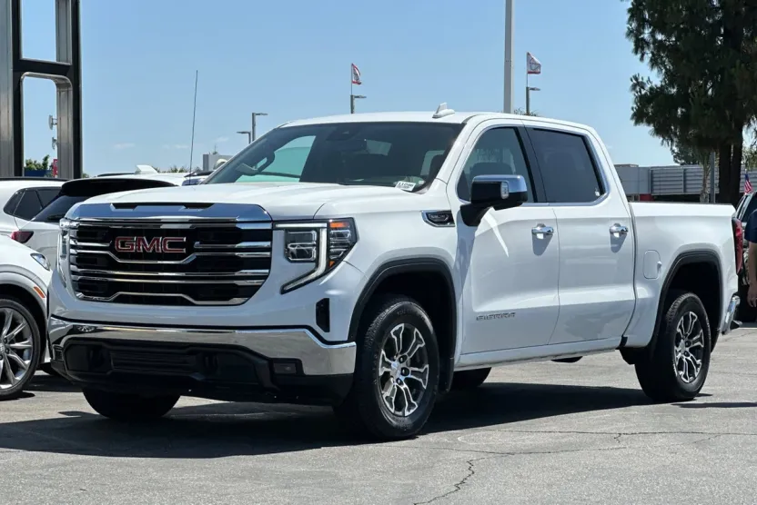 2024 Gmc Sierra 1500 SLT photo 1
