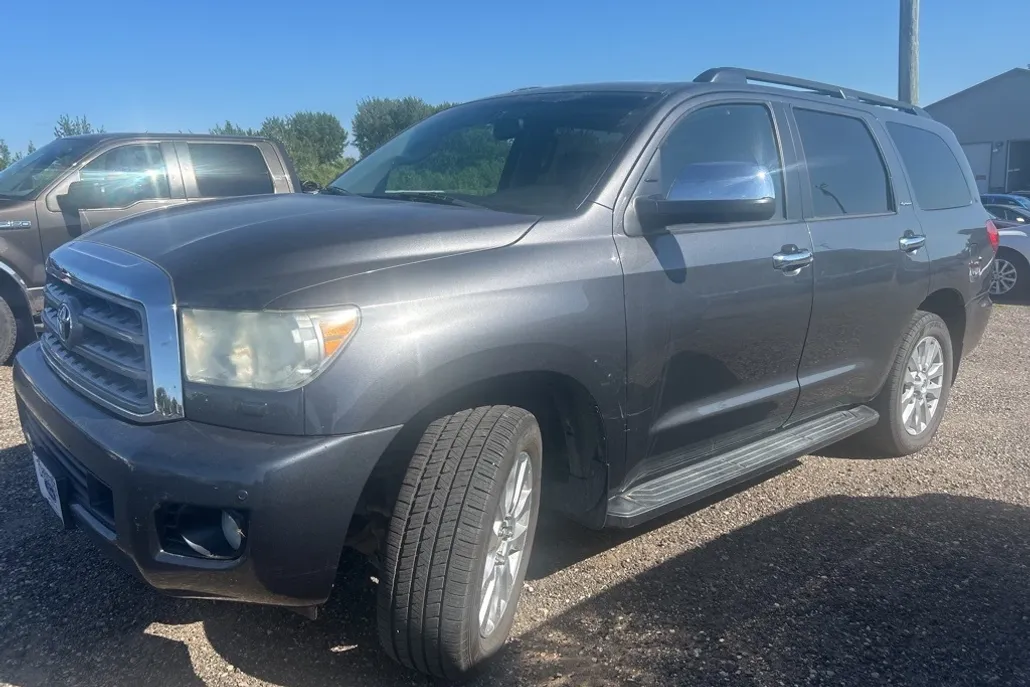 2016 Toyota Sequoia Platinum photo 1