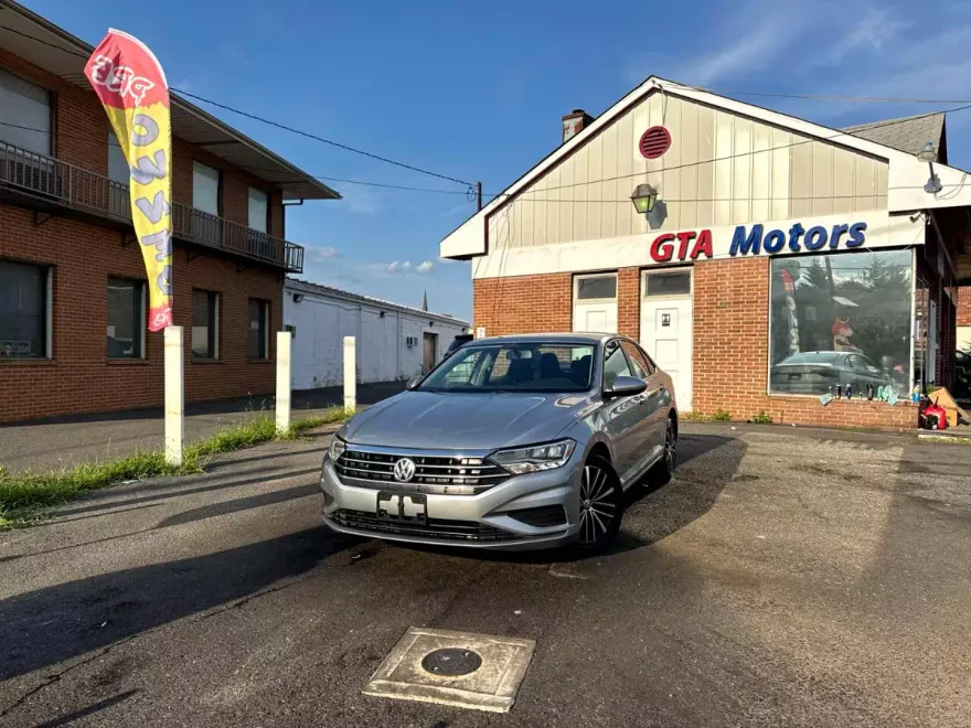 2019 Volkswagen Jetta R-Line photo 1