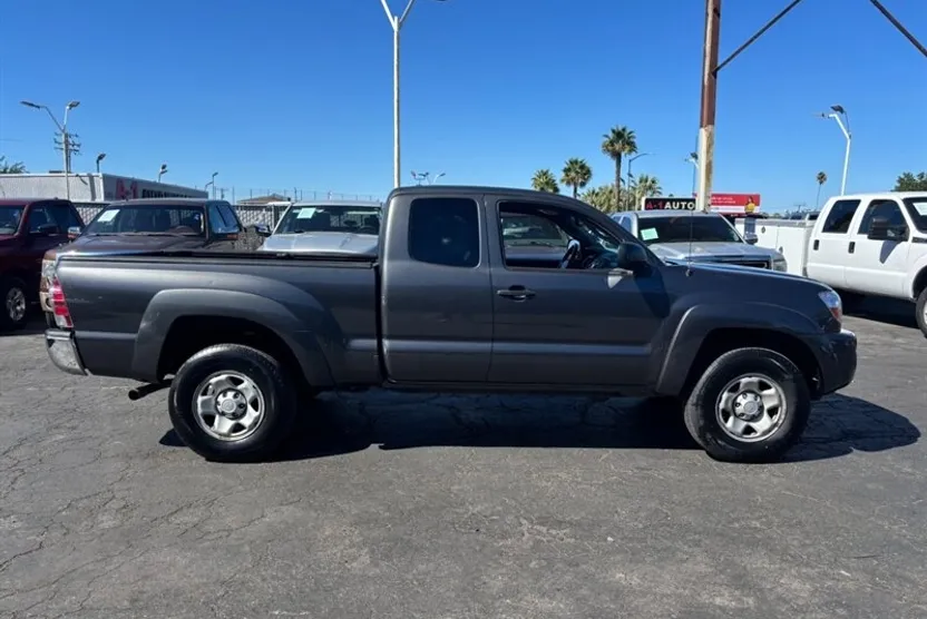 2010 Toyota Tacoma photo 1