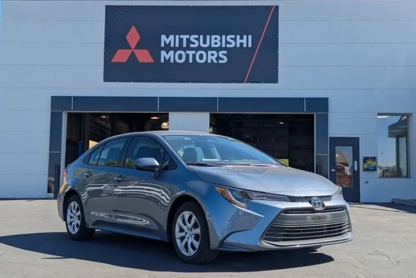 2024 Toyota Corolla LE photo 1