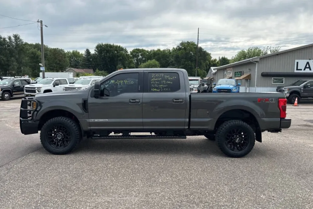 2019 Ford F-250 Lariat photo 1