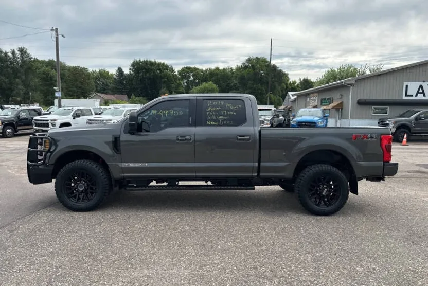 2019 Ford F-250 Lariat photo 1