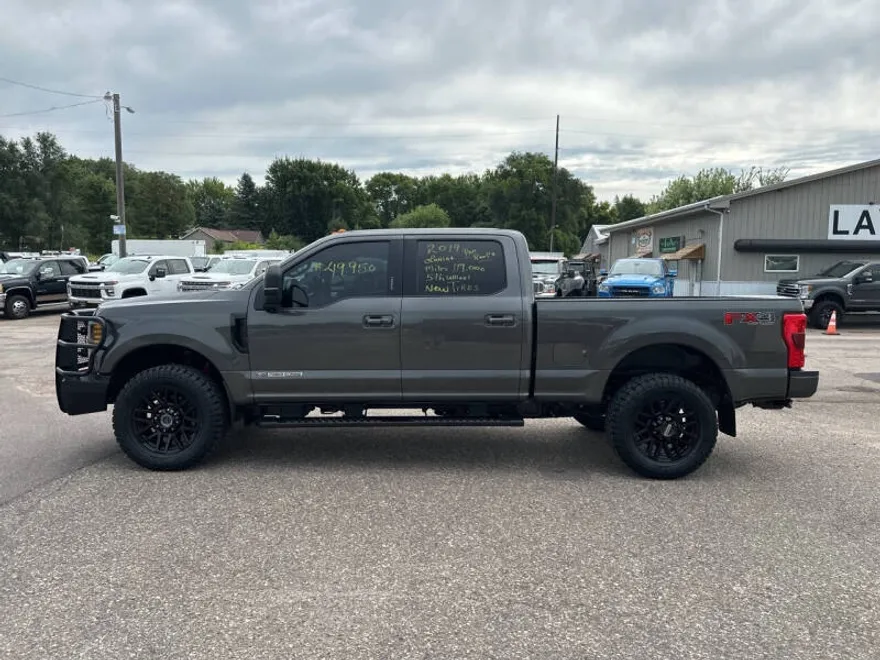 2019 Ford F-250 Lariat photo 1