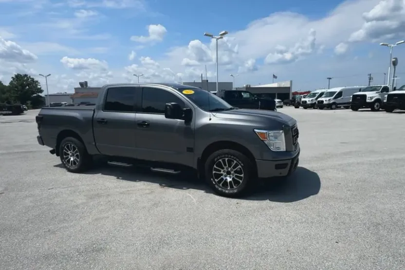 2021 Nissan Titan SV photo 1