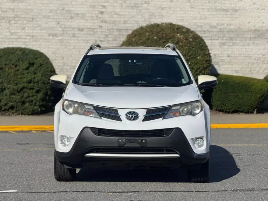 2015 Toyota RAV4 XLE Sport photo 1