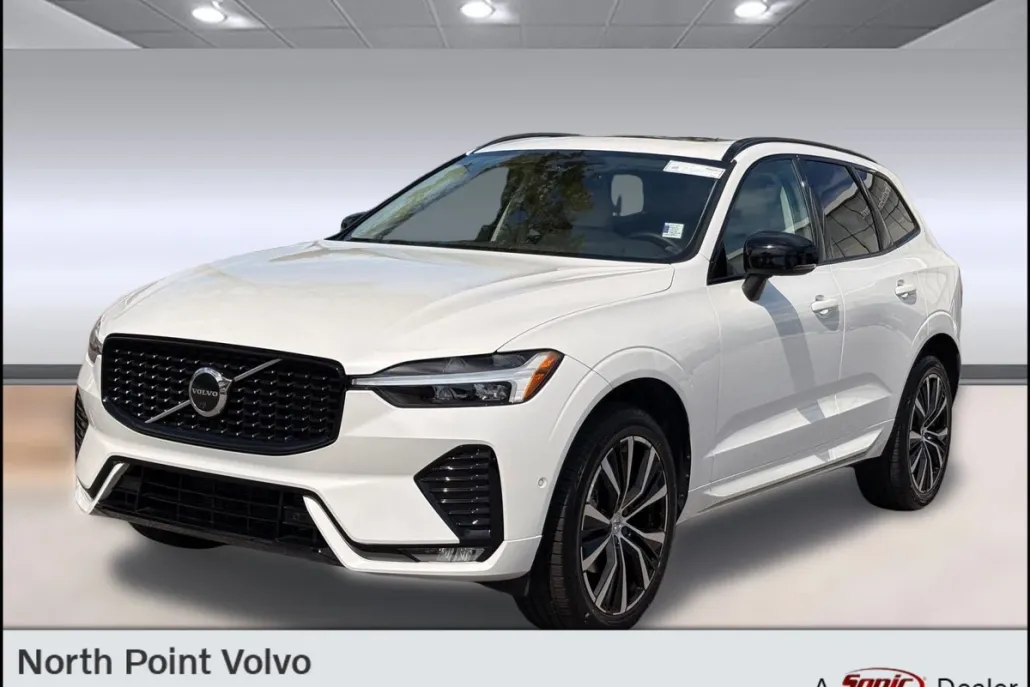 2023 Volvo XC60 B5 Plus photo 1