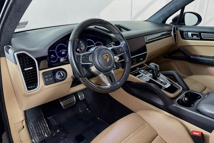 2022 Porsche Cayenne GTS photo 1