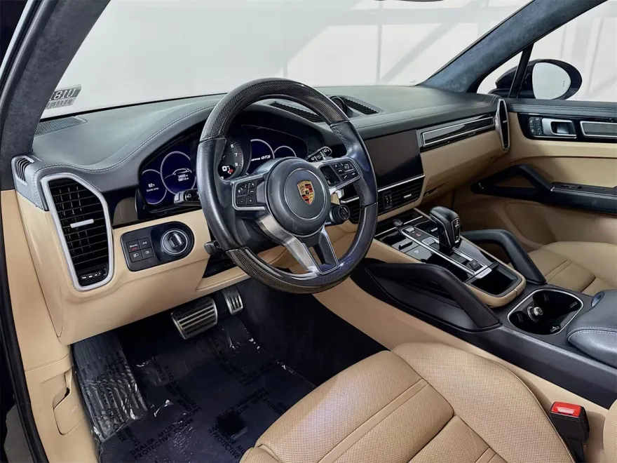 2022 Porsche Cayenne GTS photo 1