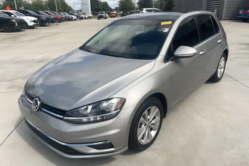 2018 Volkswagen Golf TSI SE photo 1