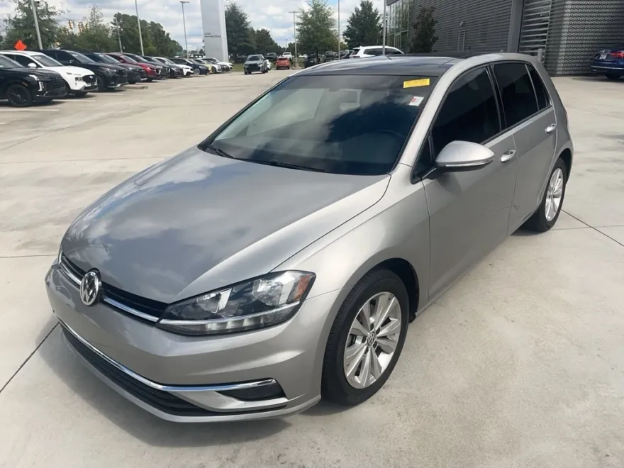 2018 Volkswagen Golf TSI SE photo 1