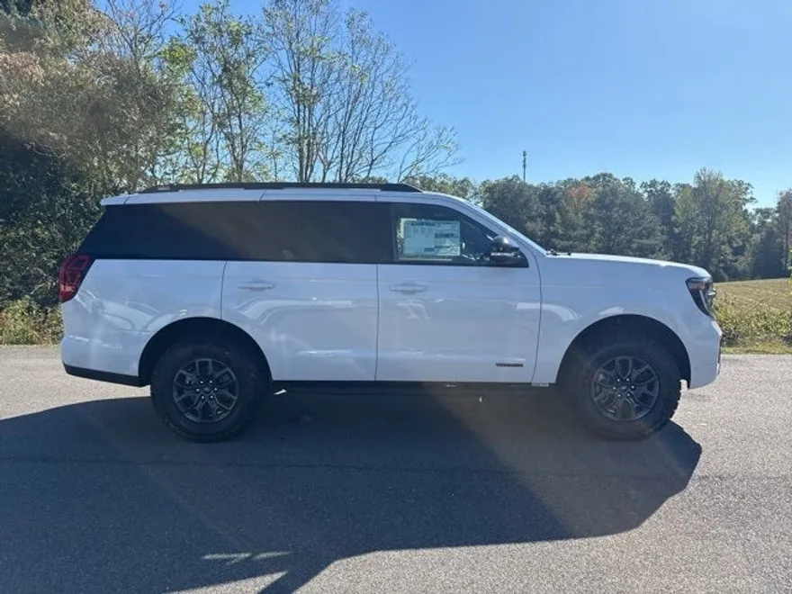 2025 Ford Expedition photo 1