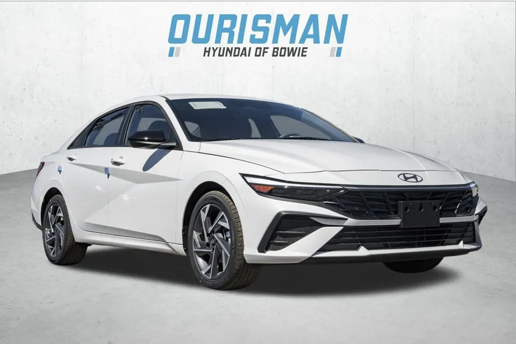 2025 Hyundai Elantra SEL Sport photo 1