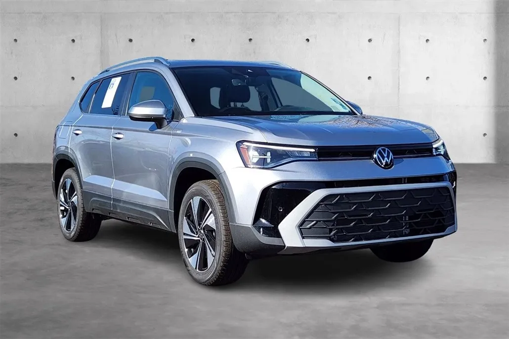2025 Volkswagen Taos SE photo 1