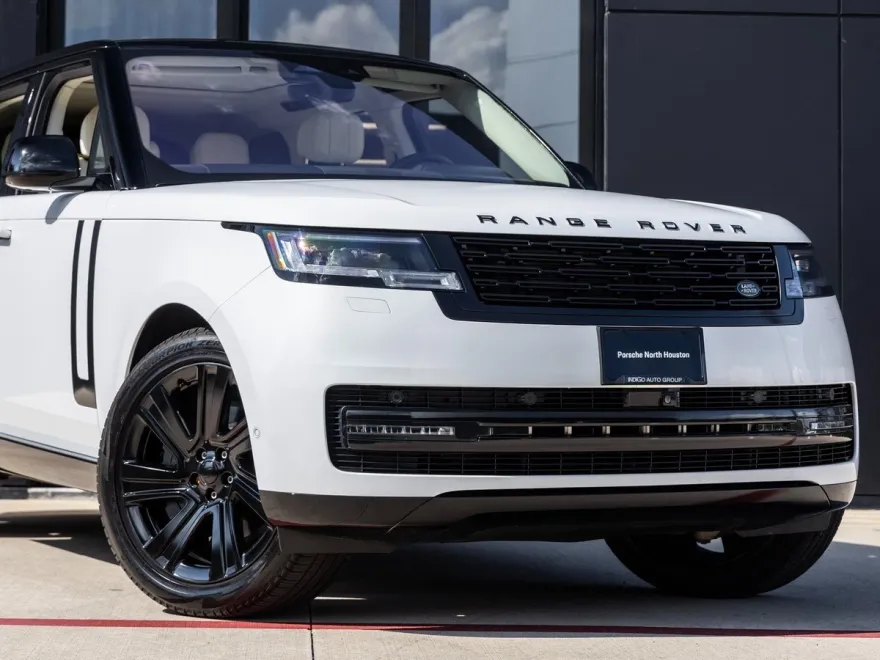 2023 Land Rover Range Rover SE photo 5