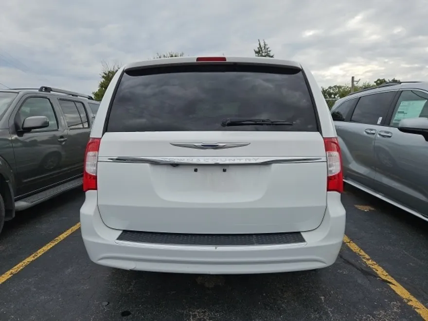 2014 Chrysler Town & Country Touring photo 1