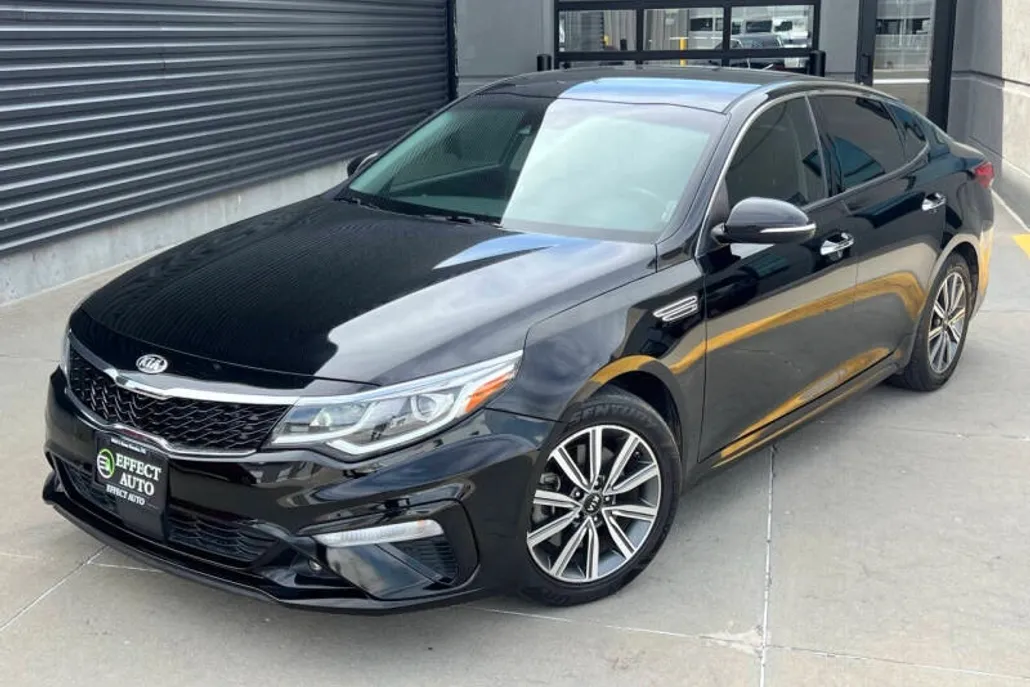 2020 Kia Optima EX photo 1