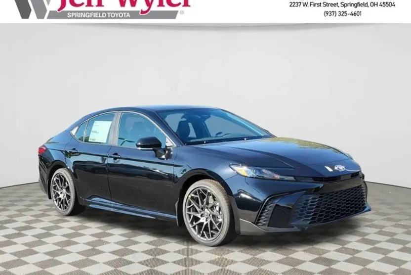 2026 Toyota Camry SE photo 1