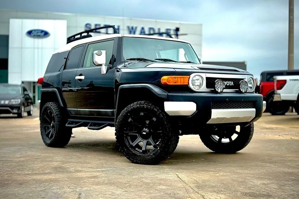 2014 Toyota FJ Cruiser Base photo 1