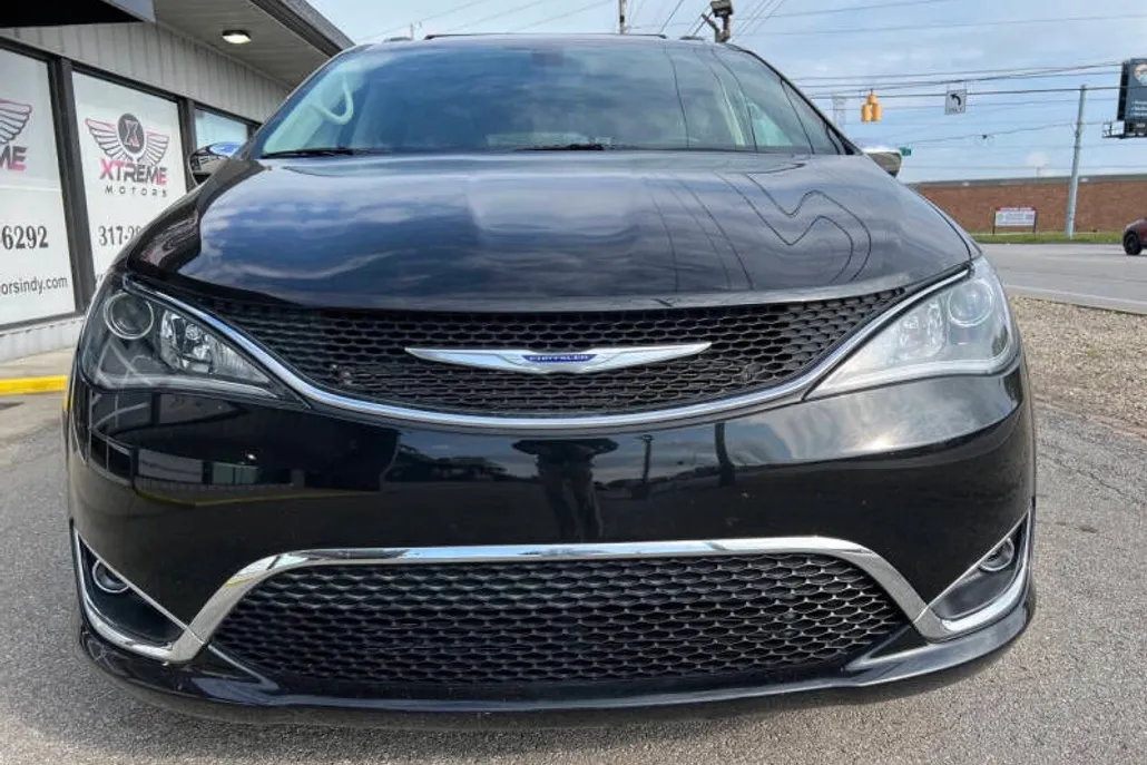 2020 Chrysler Pacifica Limited photo 1