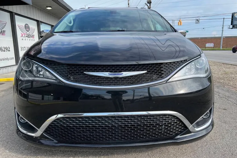 2020 Chrysler Pacifica Limited photo 1