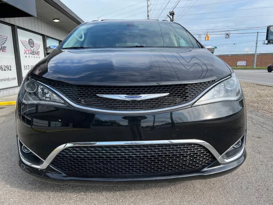 2020 Chrysler Pacifica Limited photo 1