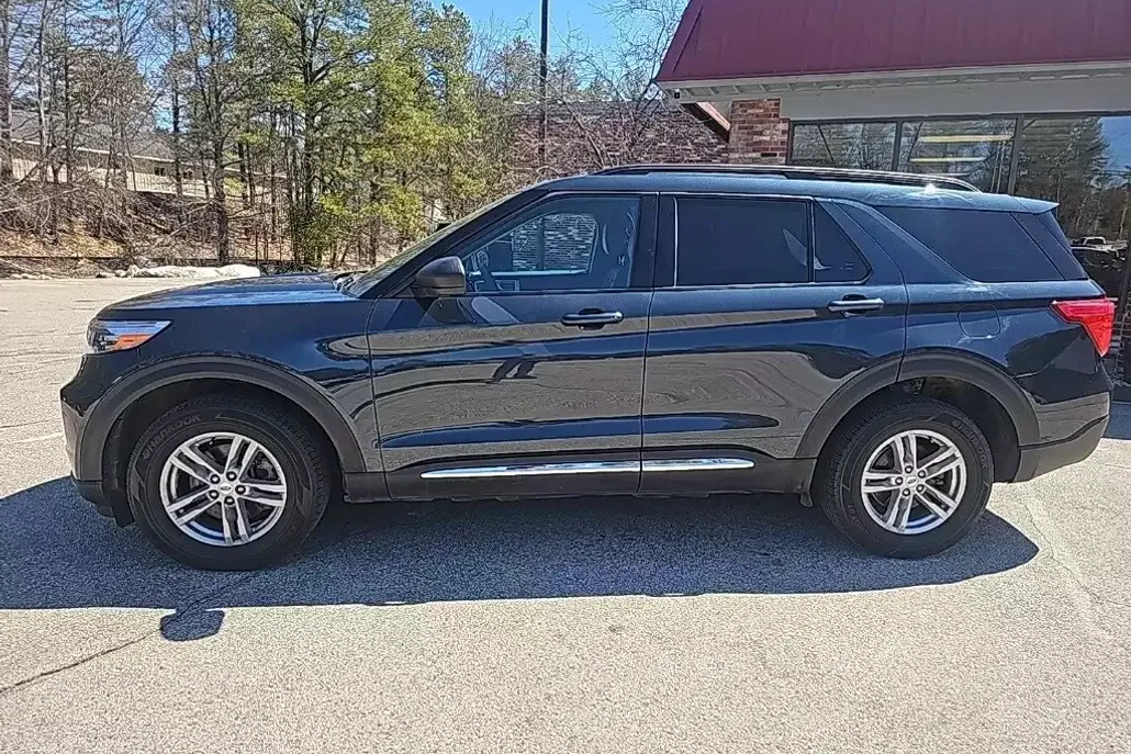 2022 Ford Explorer XLT photo 1