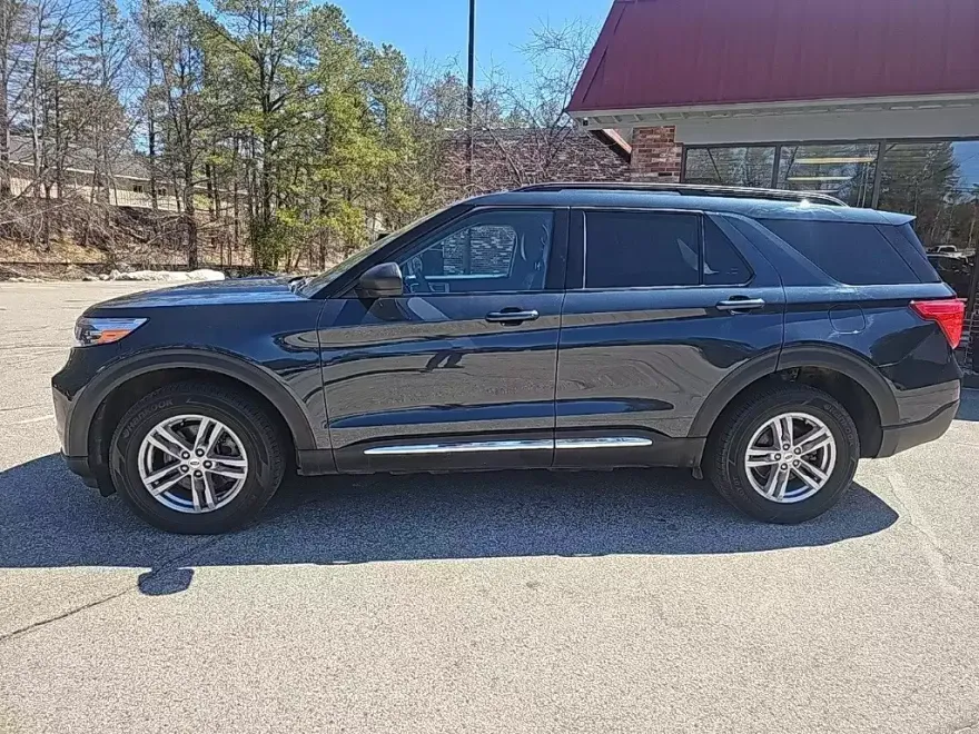 2022 Ford Explorer XLT photo 1