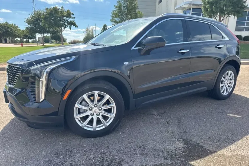 2023 Cadillac XT4 Luxury photo 1