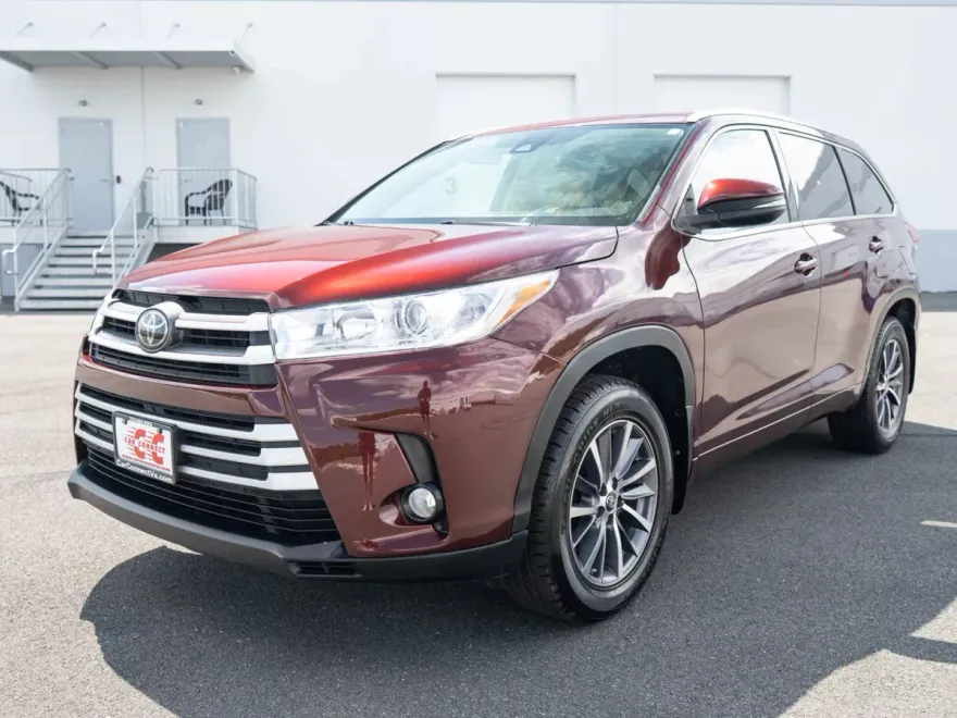 2018 Toyota Highlander XLE Sport photo 1