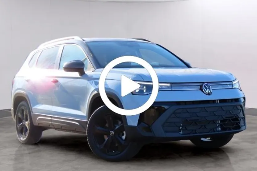 2025 Volkswagen Taos SE photo 1