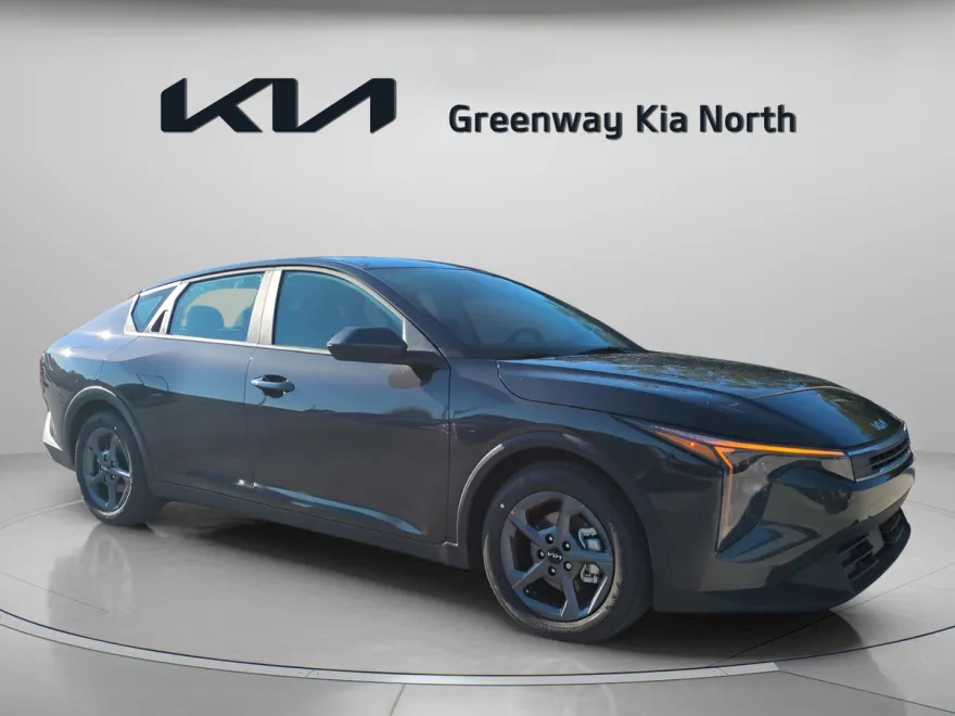 2025 Kia K4 LXS photo 1