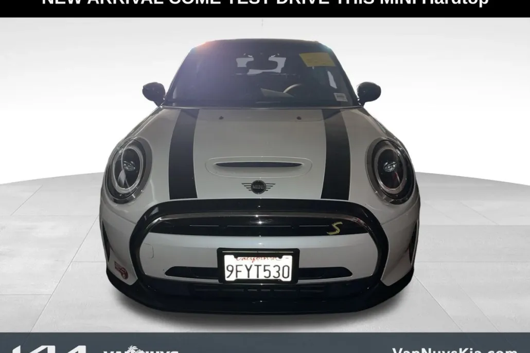 2023 Mini Cooper Hardtop SE photo 1