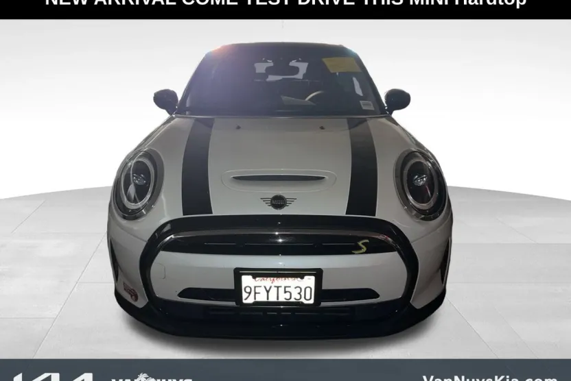 2023 Mini Cooper Hardtop SE photo 1