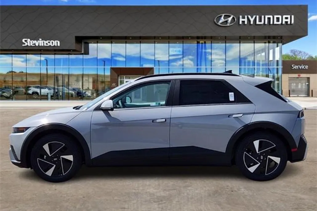 2025 Hyundai Ioniq 5 SE photo 1