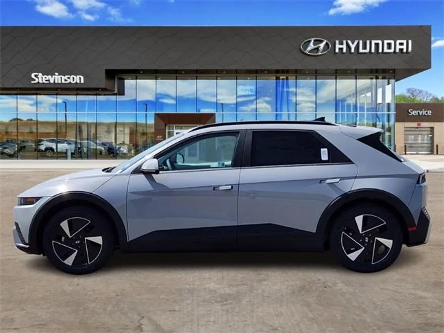 2025 Hyundai Ioniq 5 SE photo 1