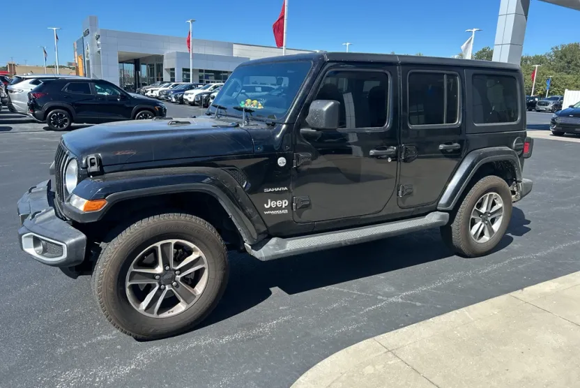 2020 Jeep Wrangler Unlimited Sahara photo 1