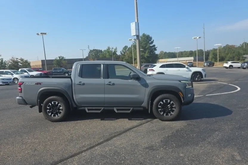 2023 Nissan Frontier PRO-4X photo 1