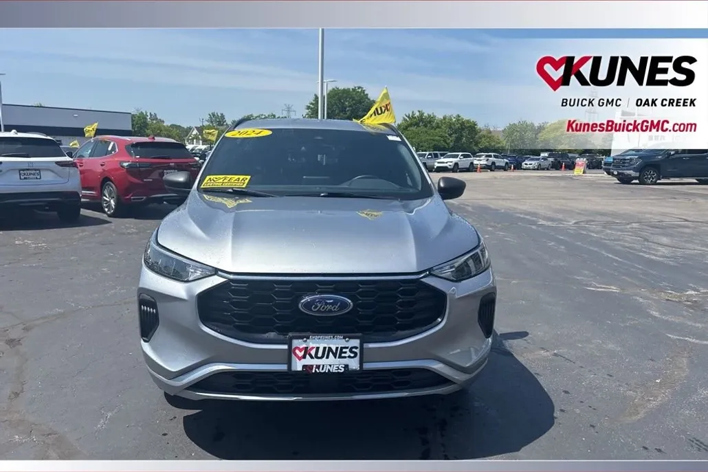 2024 Ford Escape ST-Line photo 1